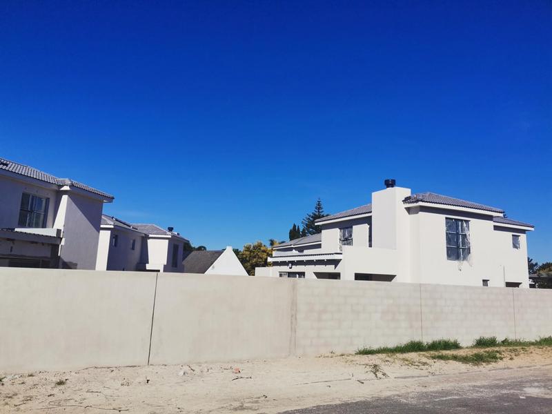 To Let 3 Bedroom Property for Rent in Bracken Heights Western Cape